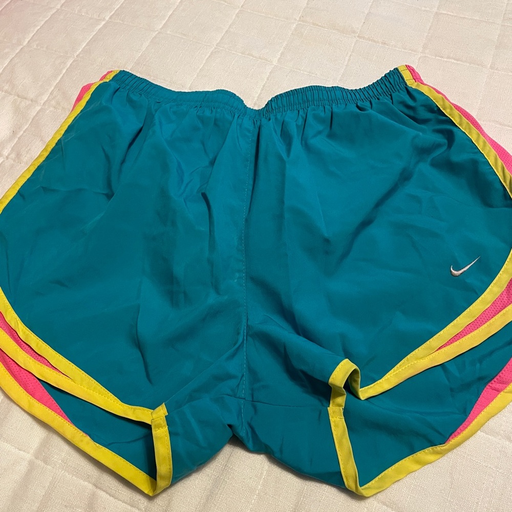 Women's Nike exercise shorts. Like new size Large